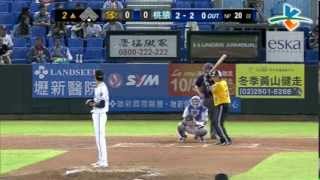 20130926 CPBL 象VS猿 2上 恰恰這個游擊穿越安打 郭修延想撲接也來不及 回不去了!