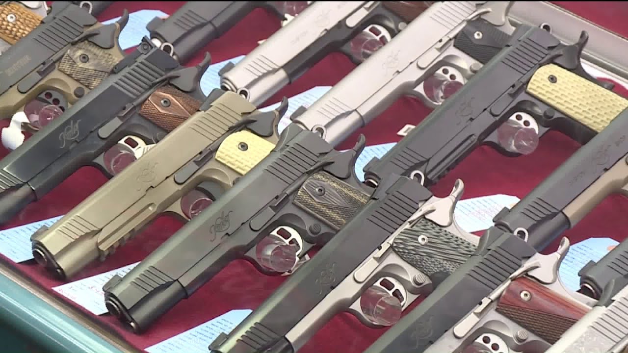 Illinois gun dealers not happy with new laws requiring state licensing