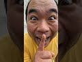 太った男が罠を仕掛けるために地面を掘ってい #コント ＃面白い #カピバラ