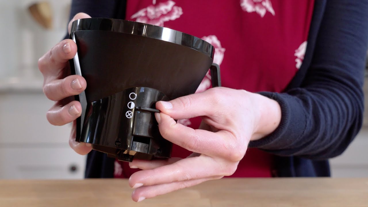 Manual Drip-Stop Pour Over Coffee Maker: Moccamaster KBT