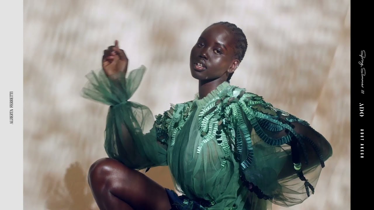 Runway Monday: Walk the Line