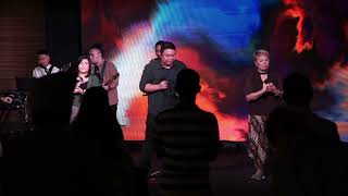 Nwic  Medley Times Of Refreshing U0026 Surround Me  Robert U0026 Lea