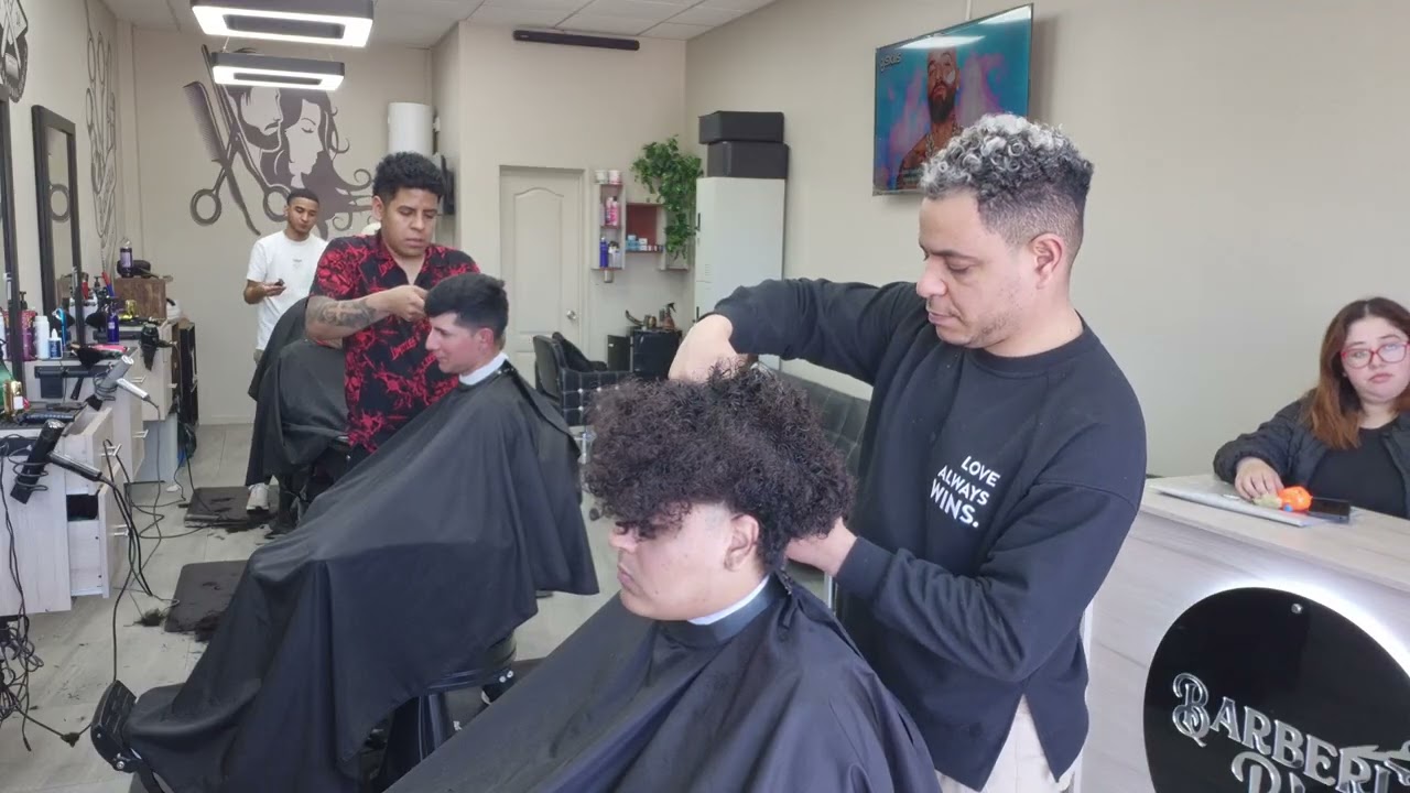 Taper fade en cabello rizado