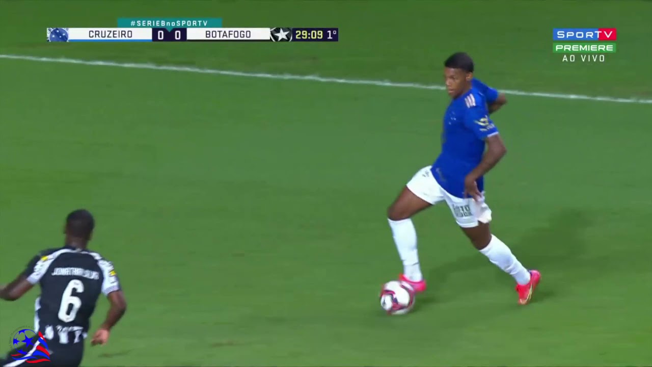 Vitor Leque Striker 2021