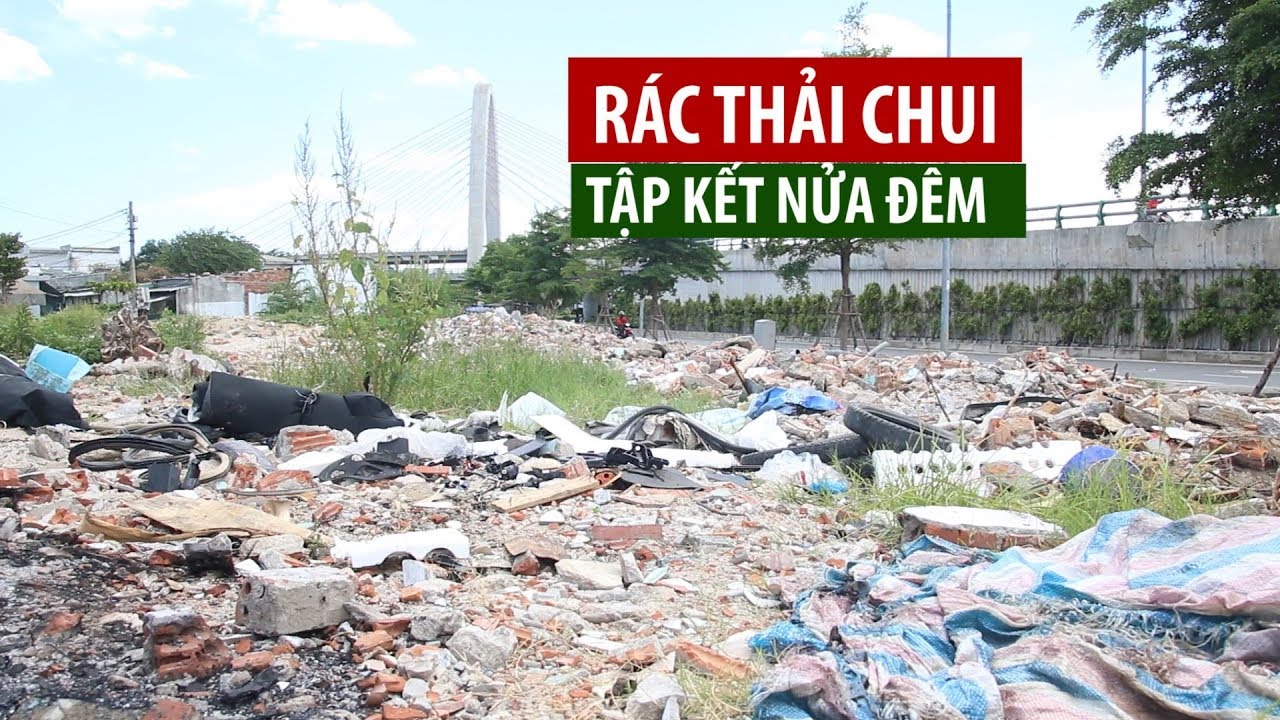 Tập kết rác chui lúc nửa đêm, chân cầu thành bãi phế... - youtube