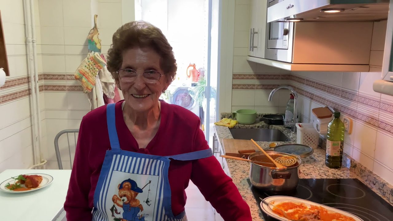 Receta del Rollo de Bonito - ¡Vuelve Manolina con sus 93 años para hacer una de sus mejores recetas!