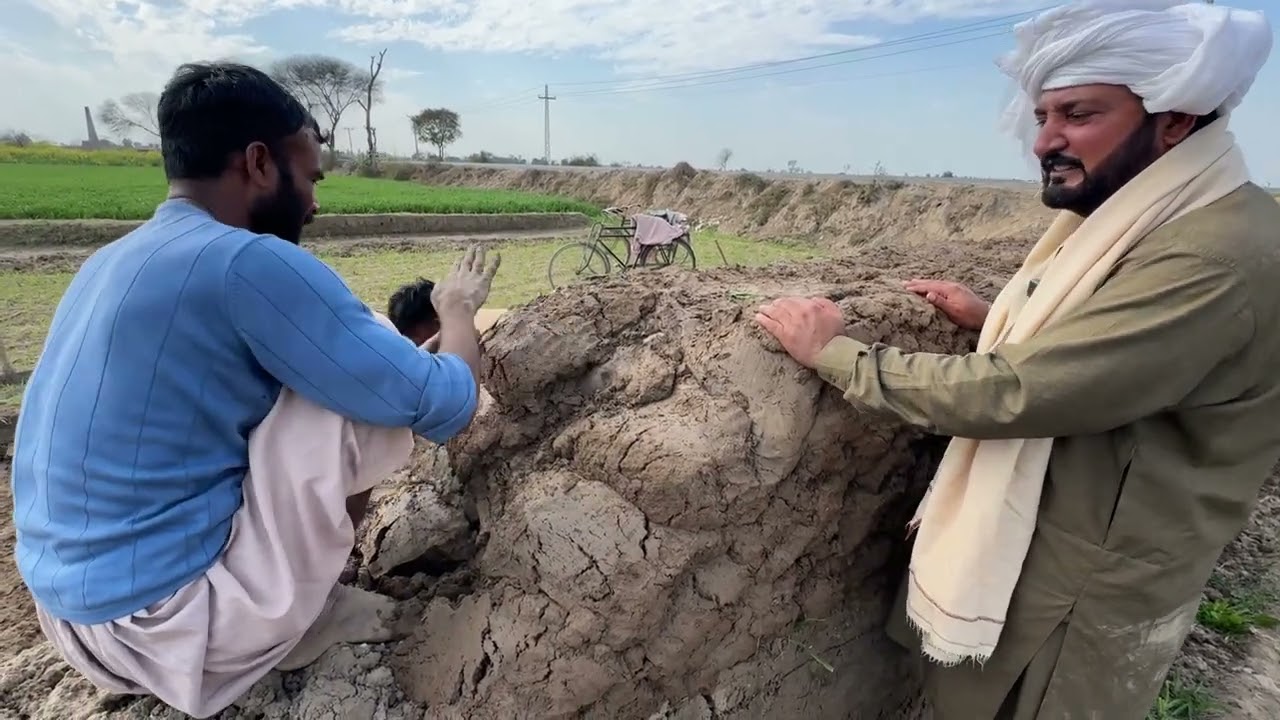 Kachi kandh (mitti di diwar) te Hath nal bani saimian