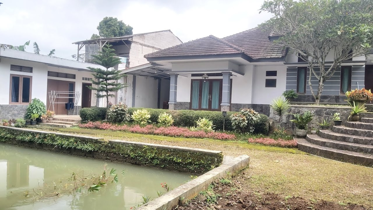 DIJUAL RUMAH MURAH ADA KOLAM IKAN DI CARINGIN BOGOR