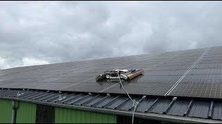 Cette entreprise améliore le rendement des panneaux solaires en les nettoyant