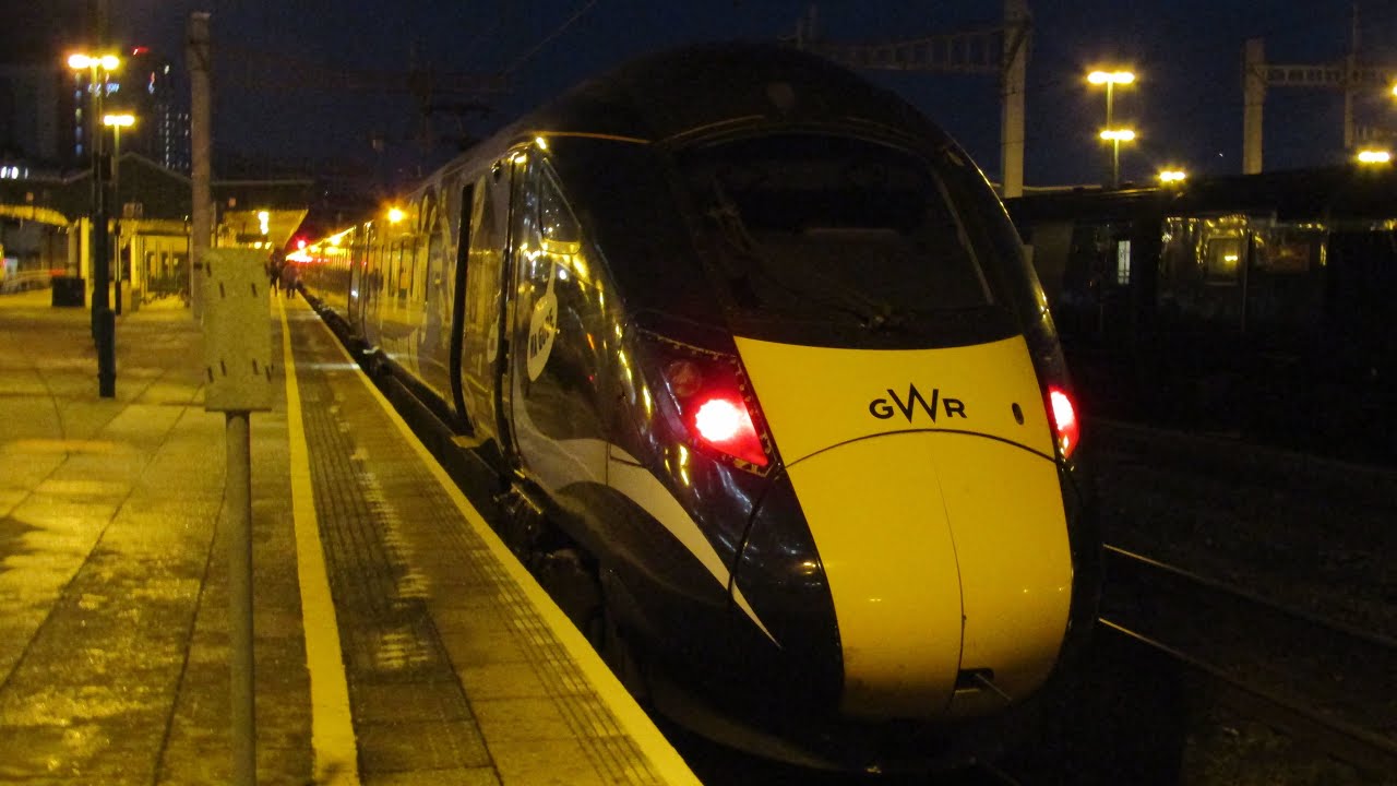 800017 & 802020 ‘Thank You NHS’ working 1L28 [SWA - PAD] @ Cardiff Central on 18/01/2021