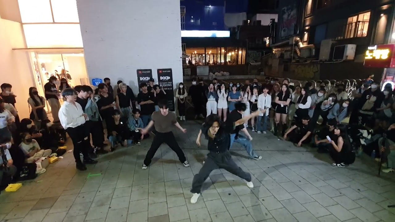 SUNDAY. 4×4 STUDIO. FANTASTIC IMPROMPTU REQUEST DANCE BUSKING. HONGDAE.