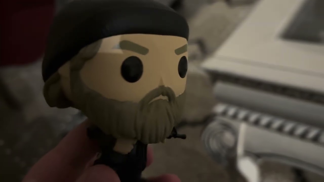 Watching Shrek two (hopper)￼