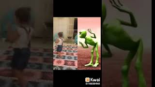 Erva Işcan Ve Yeşil Uzaylı Dansı