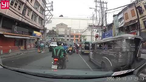 Driver Attempts to Evade Traffic Enforcers || ViralHog