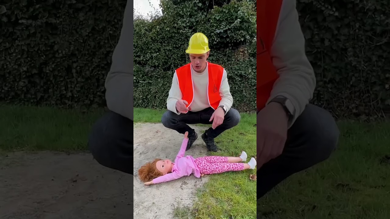 Dion inspecteert een speeltuin. Deel 2!