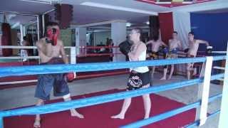 Sit Thaharnaek Muaythai - Pad work with Kru Hua