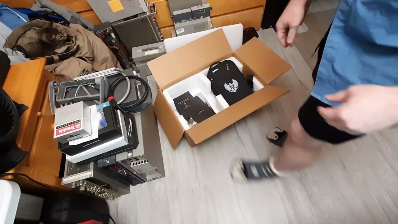 A mysterious care package from Rigol arrives!  Oooh, evil clickbait title!