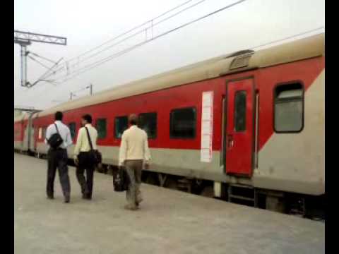 Friday, âNovember 14th, â2008, ââ4:36:32 PM ----- Mumbai Rajdhani Express (Departure - New Delhi Railway Station)