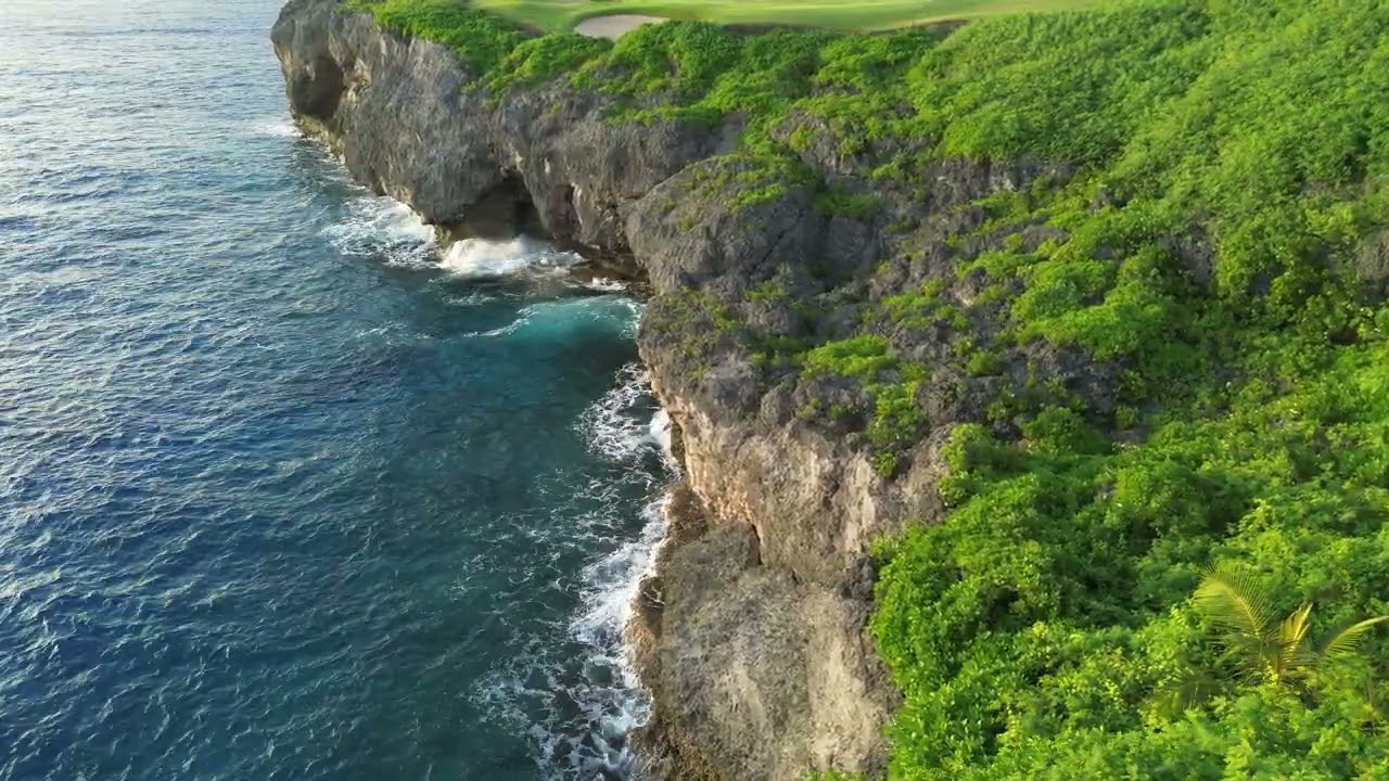 Lao Lao Tee Off on #7