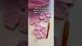 Easy crochet pink flowers 🌸✨ #crochetflowers #crochetart #pinkcrochet #handmadeflowers #yarnlove