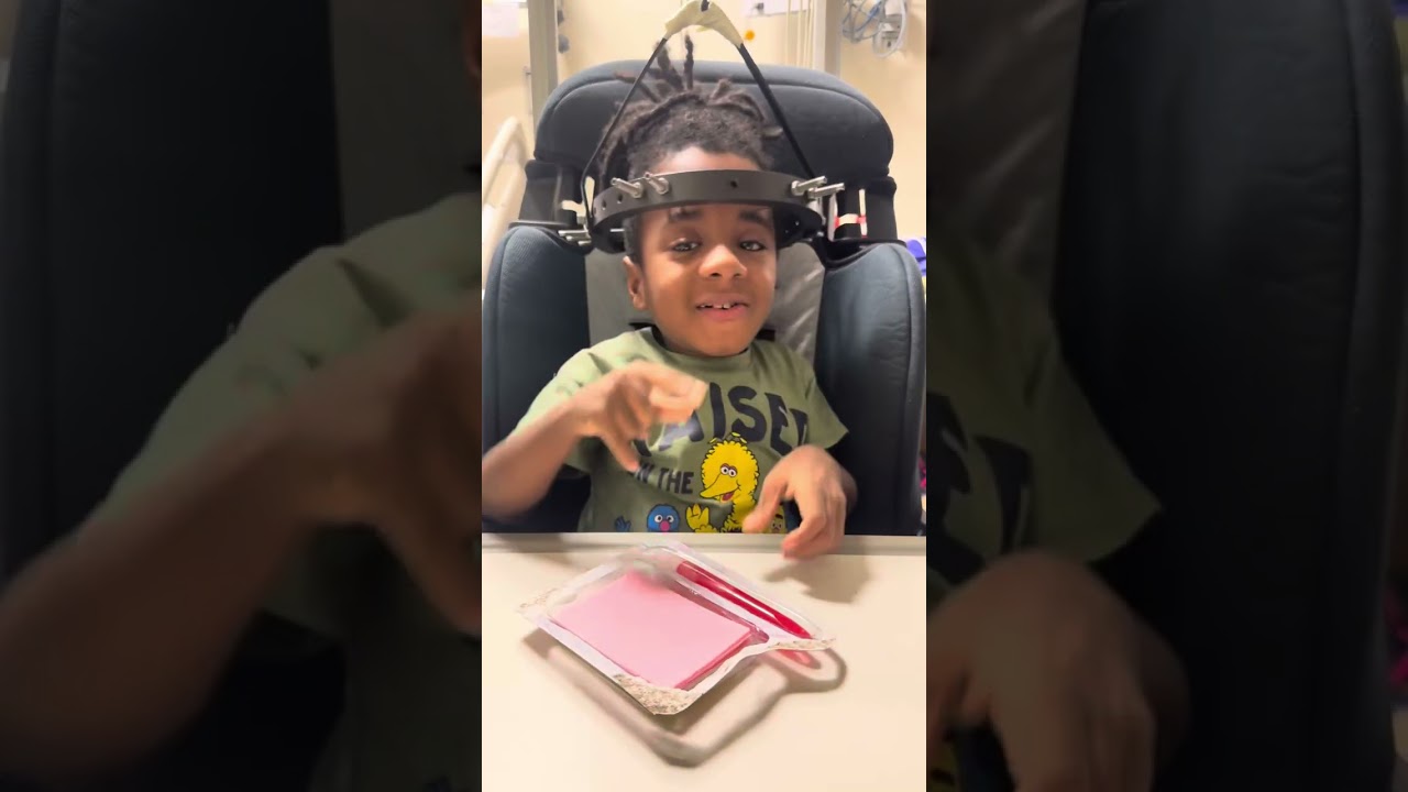 EATING PAPER! & PICKLES ! 🤮