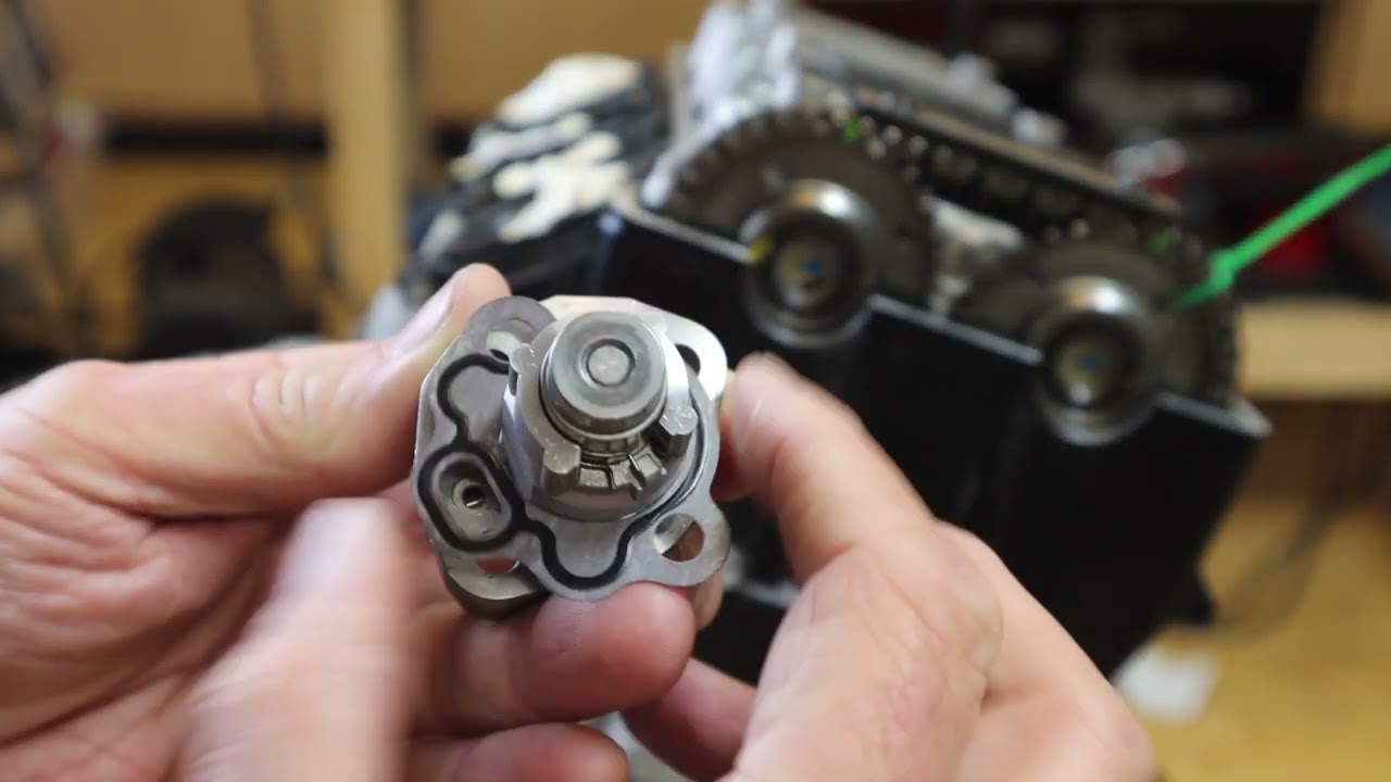 Регулировка клапанов Suzuki GSXR 750 2014 года, часть 5