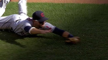 CLE@MIN: Chisenhall makes nice diving catch in 7th