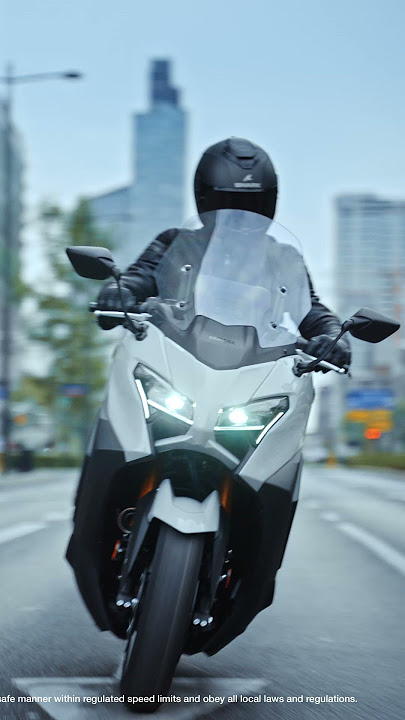 2025 Yamaha TMAX & TMAX Tech MAX: MAX is in details.