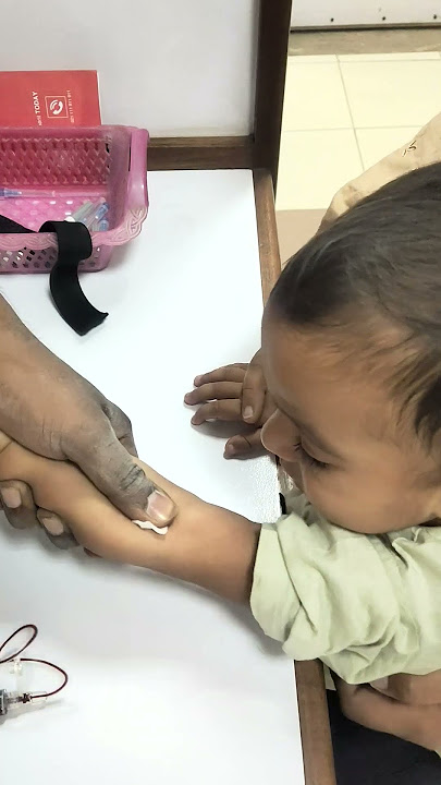 How To Collect A Little Baby Boy Blood Sample For A Test #shorts #sick #doctor #injection #india