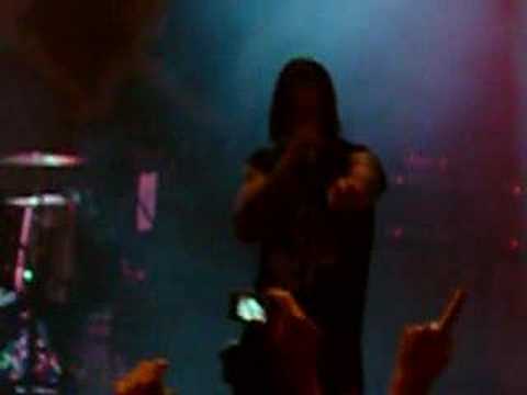 Phil Anselmo avin words with the rough crowd at brixton