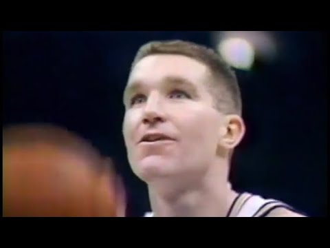 Video: Chris Mullin Net Worth: Wiki, abielus, perekond, pulmad, palk, õed-vennad