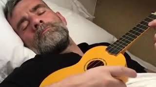 Stefan Karl Stefanson (Robbie Rotten) singing