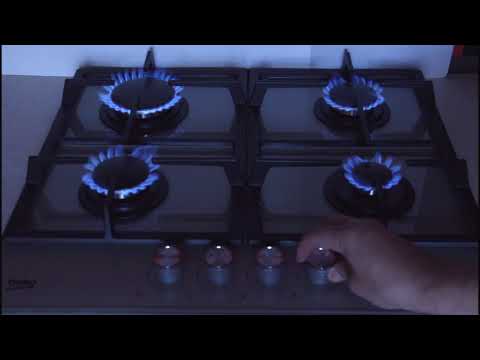 Демонстрация розжига конфорок и регулировка пламени