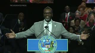 New Chicago Mayor Brandon Johnson takes oath, asks for unity