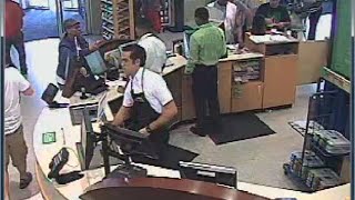 Video: Publix robbery suspects at counter