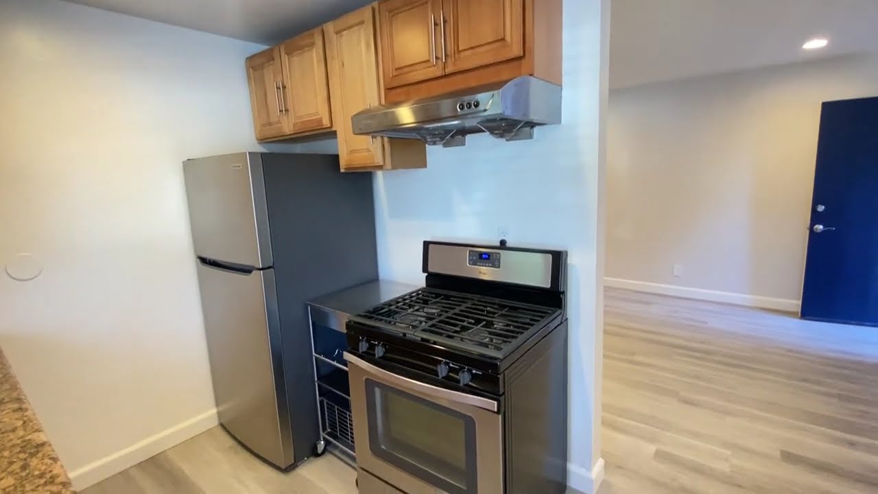 HUMONGOUS BACKYARD AT 1410 HESS ROAD, #01 REDWOOD CITY ! $2445 PER MONTH/ BRAND NEW FLOORS! WATCH!