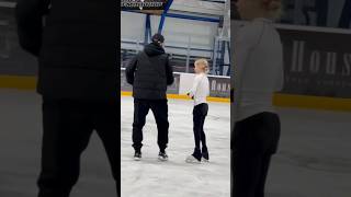 Елена Костылева отрабатывает тройной аксель с Евгением Плющенко