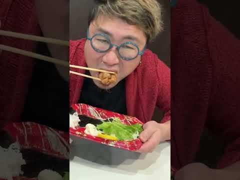スーパーの500円唐揚げ弁当とデカうまきつねうどんを食う #asmr #shorts #mukbang #eatingsounds