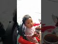 ekspresi anak ketika liat ayahnya minum kopi.