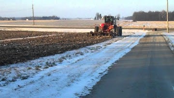 IH International 4586 pulling Krause 2800 9 shank chisel plow