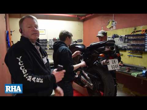 Video: Hvordan lager du en motorsykkeltank?