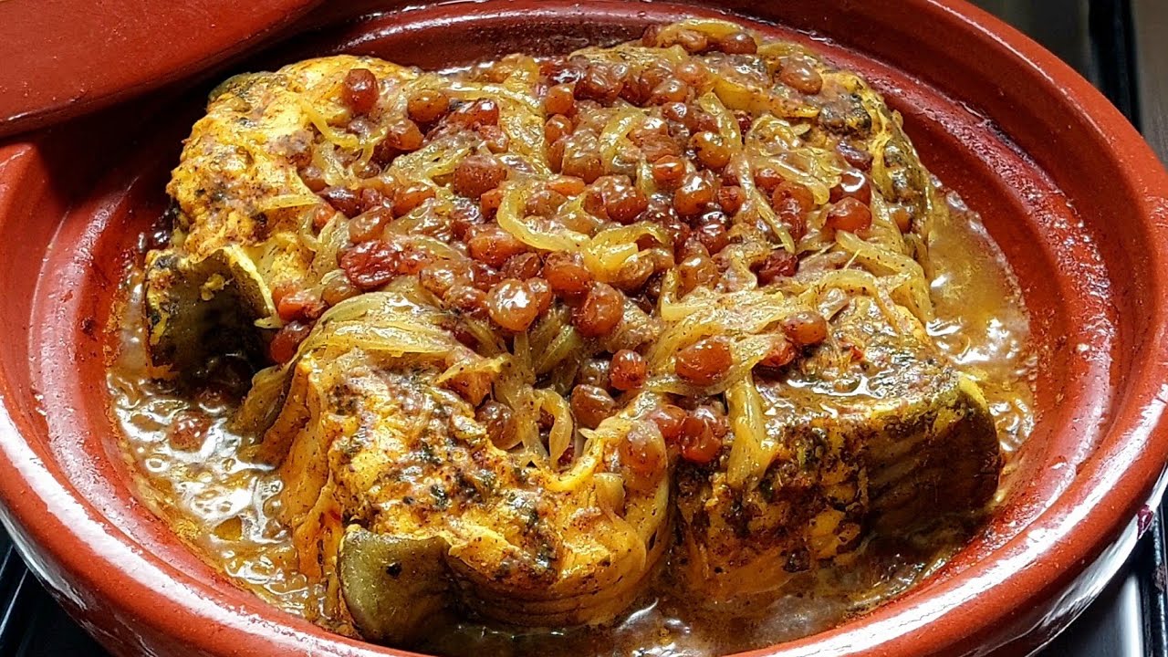 طاجين حوت الفرخ أو الصنور بالبصلة و الزبيب 👌 الطريقة الصحيحة باش يجيك الحوت رطب بنين و المرقة معلكة