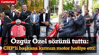 Özgür Özel sözünü tuttu: CHP'li başkana kırmızı motor hediye etti!