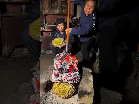 طريقة غريبة للاستمتاع بالدوريان 