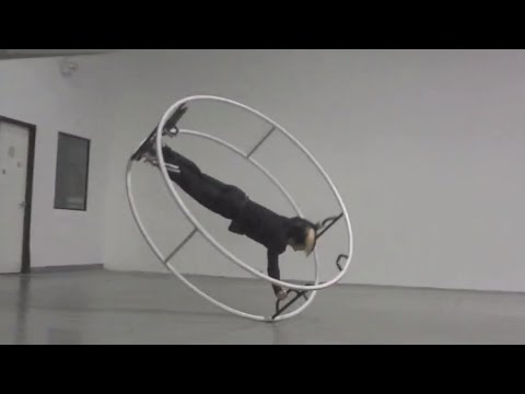 プロのラートパフォーマーによる練習風景 German Wheel
