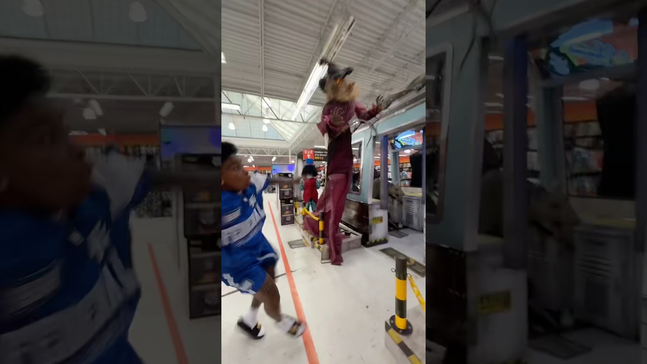 SPIRIT HALLOWEEN SCARE PRANK😂‼️😱