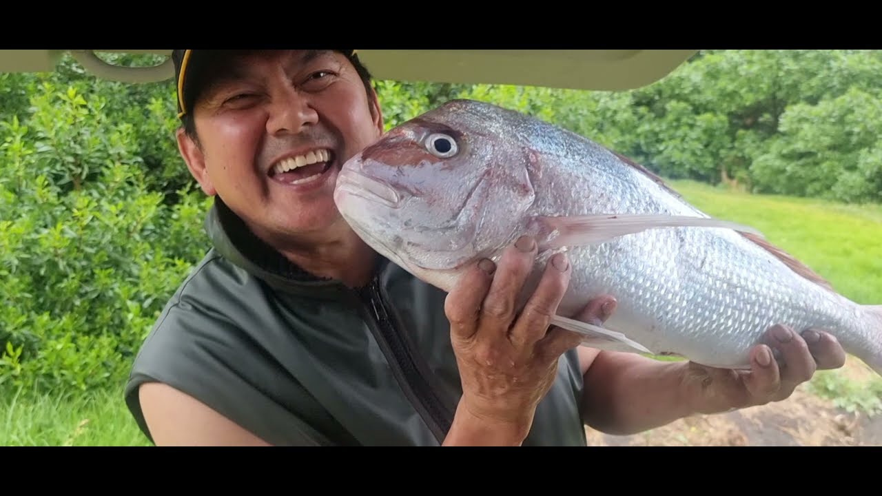 Fishing at Lorne/ finally catch a snapper/ happy fisherman☺