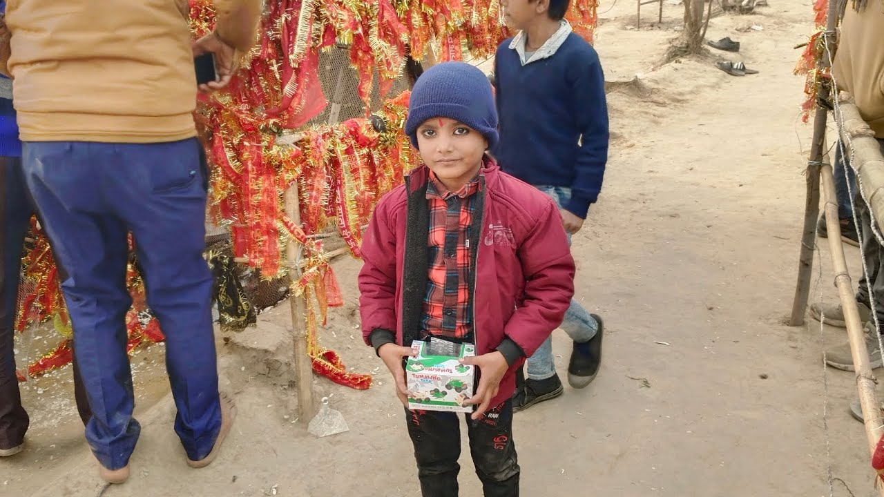 ग्राम जोगी ठेरमें नीम के पेड़ से दूध निकल रहा है फुल ब्लॉग आंवला बरेली