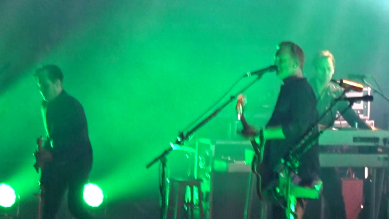 Queens Of The Stone Age Chile 2014 – You Think I Ain't Worth a Dollar,but I Feel Like... cinetopia