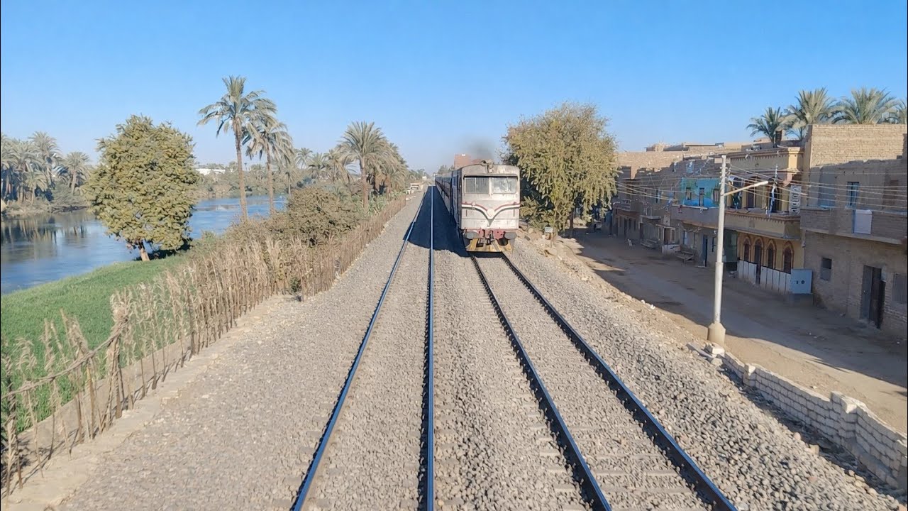 قطارات سكك حديد مصر 2026 مقابله قطارات الصعيد
